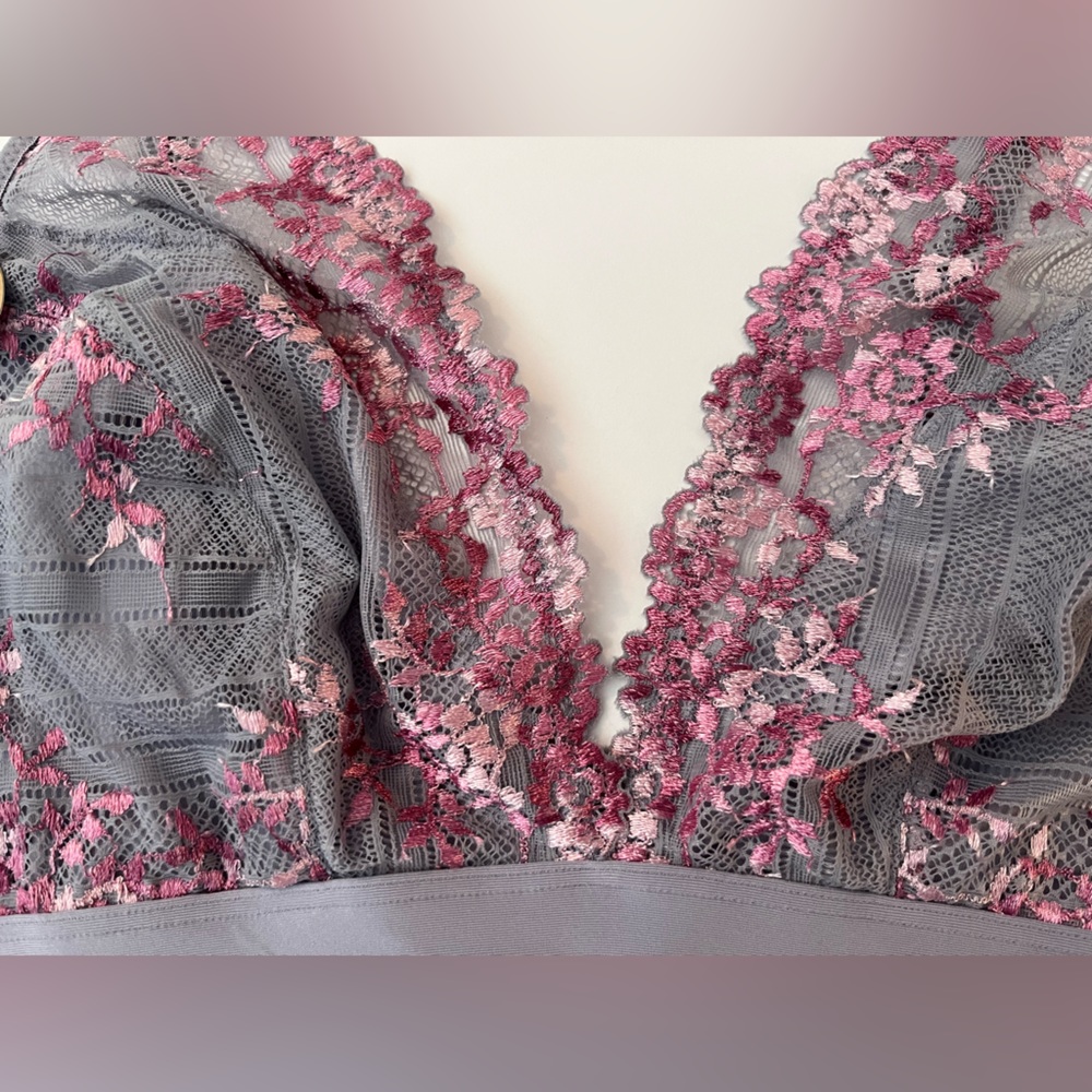 New with tags Wacoal wire free embrace lace bra (42) - Picture 3 of 5